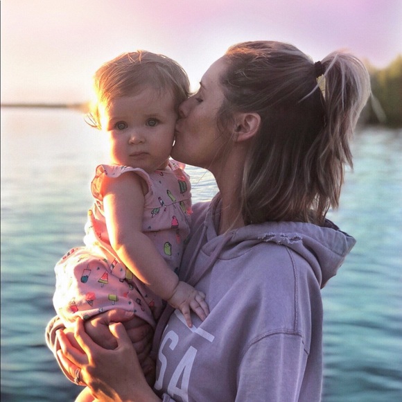 Welcome to my closet! πΏ - Picture 2 of 3